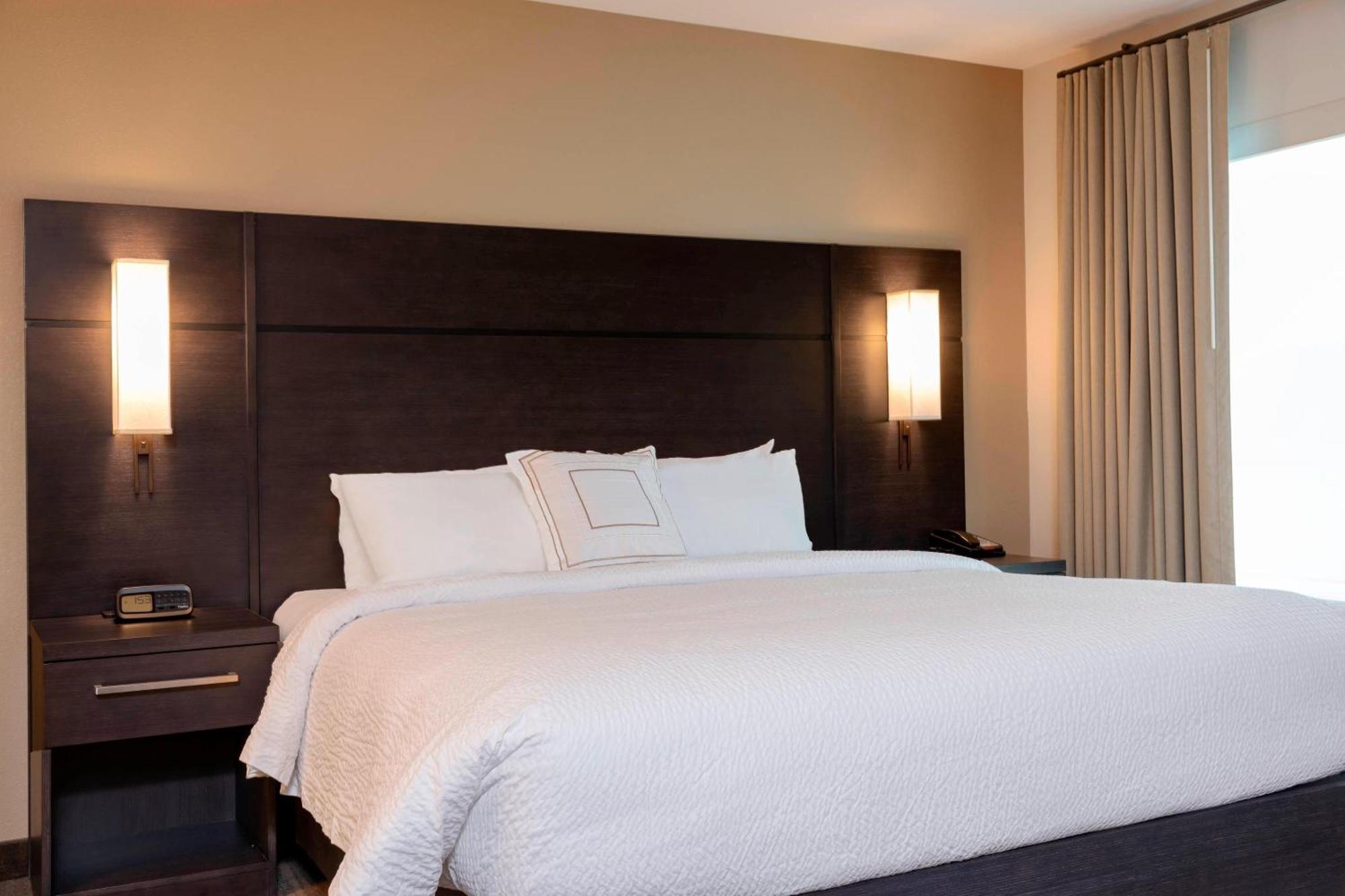 Hotel By Marriott